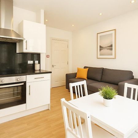 Bute Park Apartment W/ Heating + Private Bathroom カーディフ エクステリア 写真