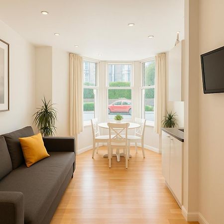 Bute Park Apartment W/ Heating + Private Bathroom カーディフ エクステリア 写真