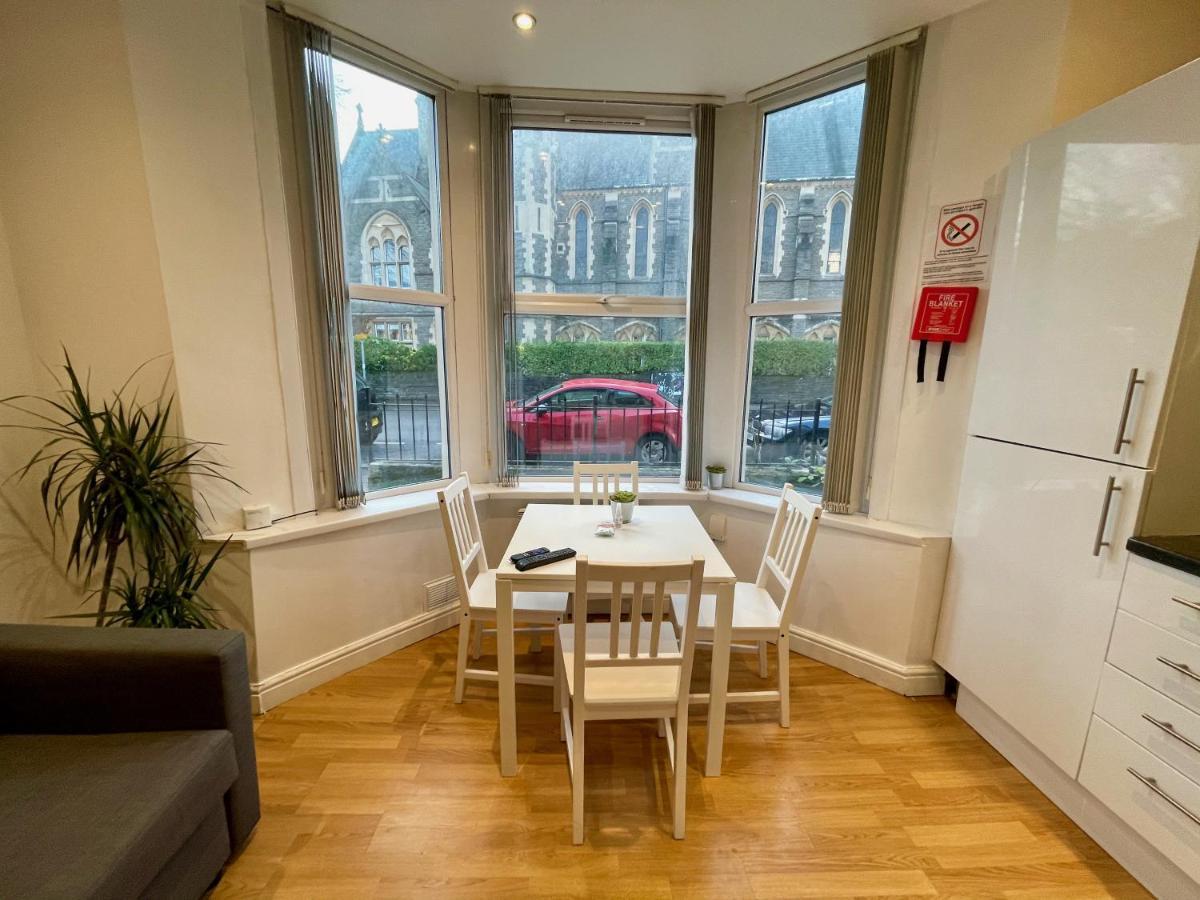 Bute Park Apartment W/ Heating + Private Bathroom カーディフ エクステリア 写真