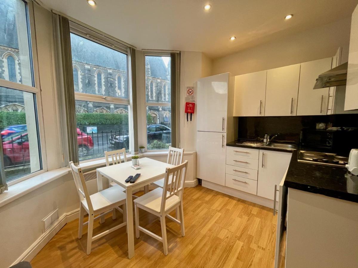Bute Park Apartment W/ Heating + Private Bathroom カーディフ エクステリア 写真
