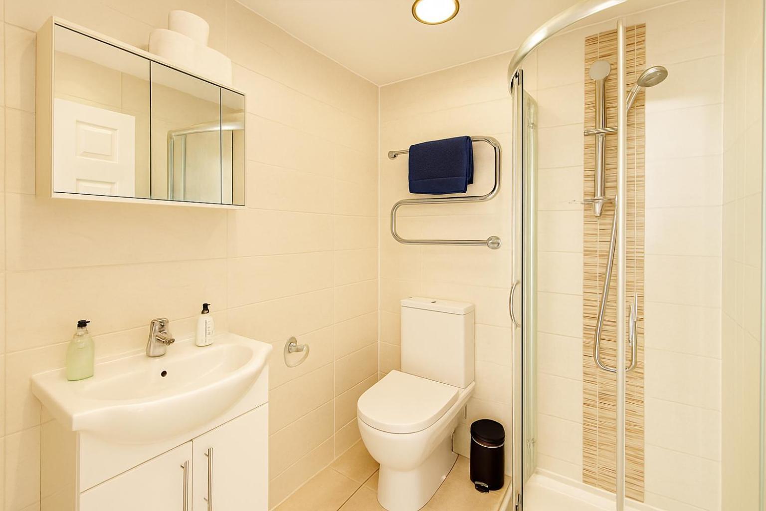 Bute Park Apartment W/ Heating + Private Bathroom カーディフ エクステリア 写真